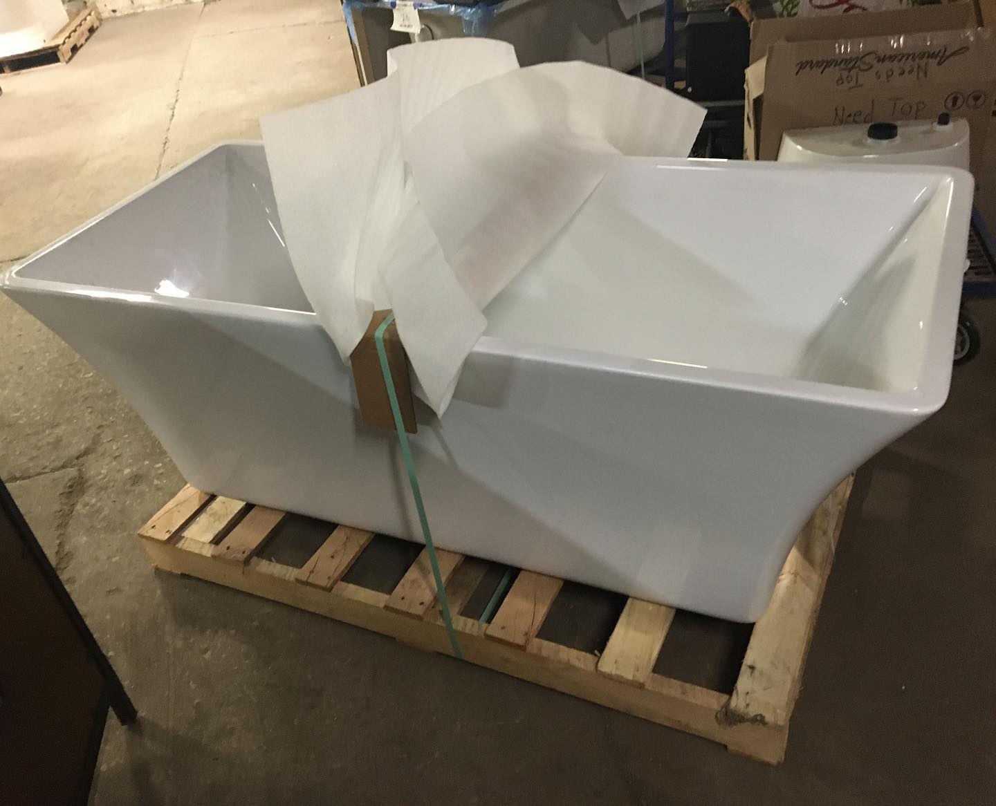 67” Inch Acrylic Slipper Tub
